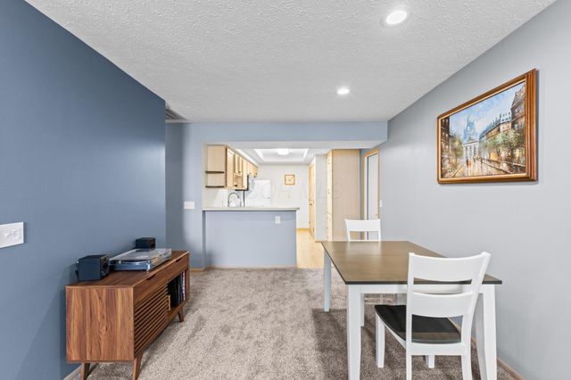 5758 Willow Lake Drive, Grove City, OH 43123