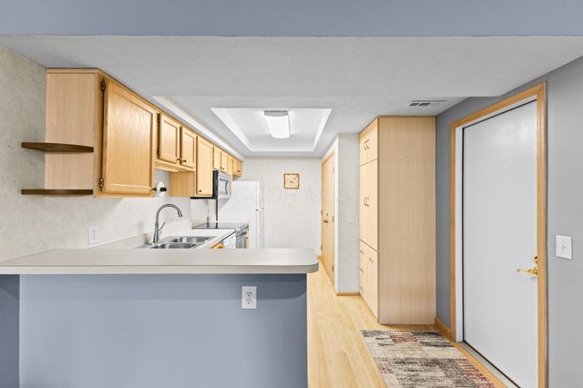 5758 Willow Lake Drive, Grove City, OH 43123