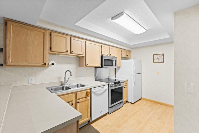 5758 Willow Lake Drive, Grove City, OH 43123