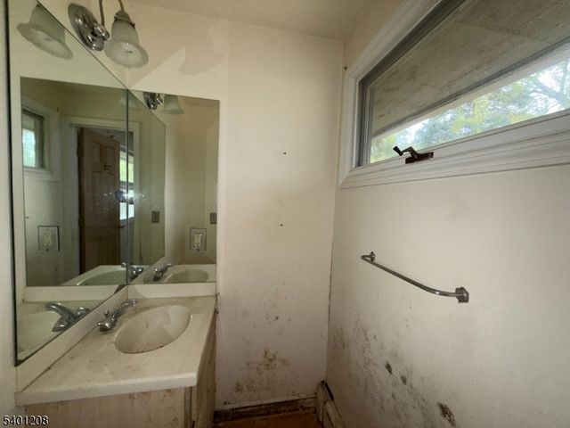 211 Pickle Rd, Washington Twp., NJ 07830