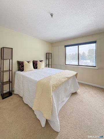 21 Putter Drive 303S, Wallingford, CT 06492