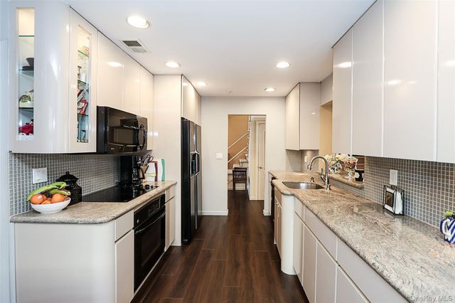 3526 Daniel Crescent, Baldwin Harbor, NY 11510