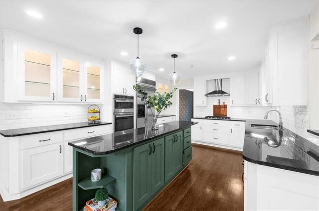 10155 Cresent Hill Lane, Roswell, GA 30076