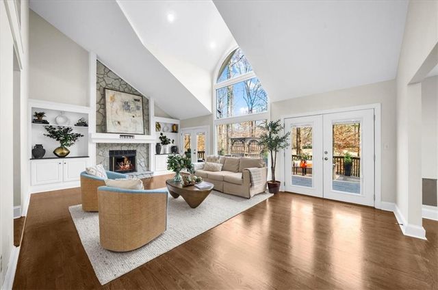 10155 Cresent Hill Lane, Roswell, GA 30076