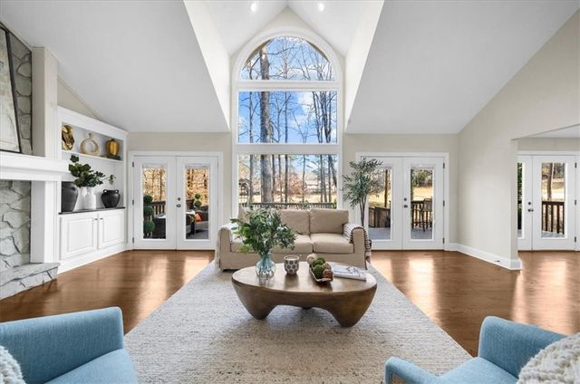 10155 Cresent Hill Lane, Roswell, GA 30076