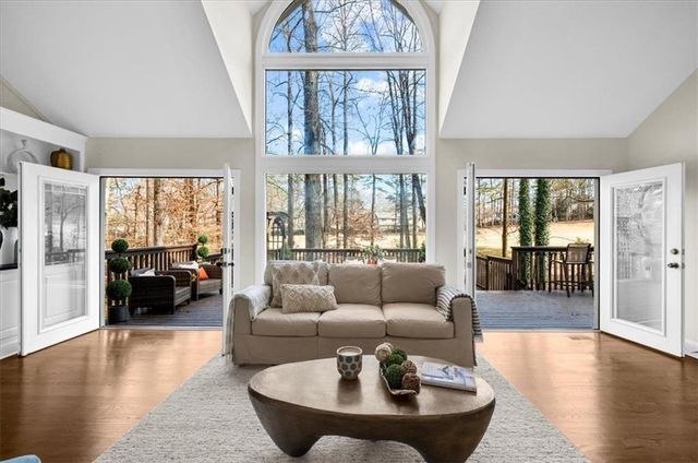 10155 Cresent Hill Lane, Roswell, GA 30076