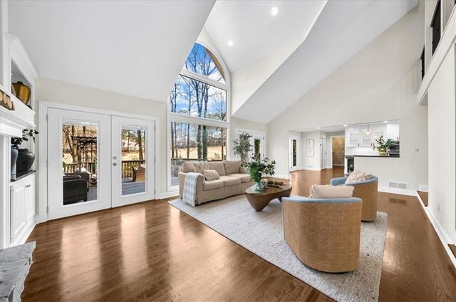 10155 Cresent Hill Lane, Roswell, GA 30076