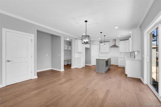 6058 Woodridge Lane, Grand Blanc, MI 48439