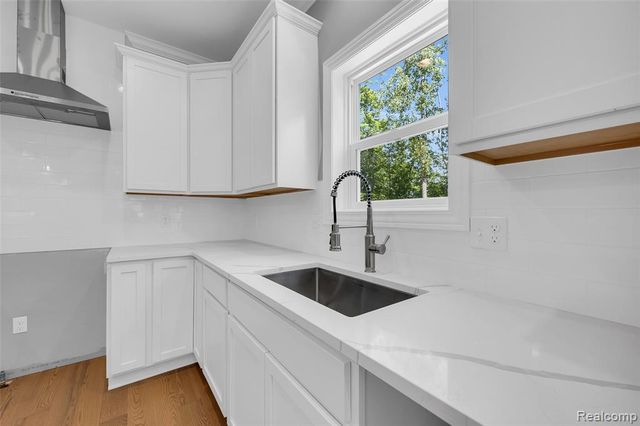 6058 Woodridge Lane, Grand Blanc, MI 48439