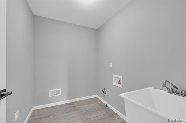 6058 Woodridge Lane, Grand Blanc, MI 48439