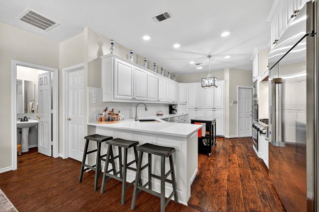 100 Mohawk Cove, Lake Kiowa, TX 76240