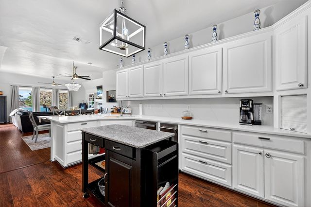 100 Mohawk Cove, Lake Kiowa, TX 76240