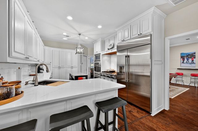 100 Mohawk Cove, Lake Kiowa, TX 76240