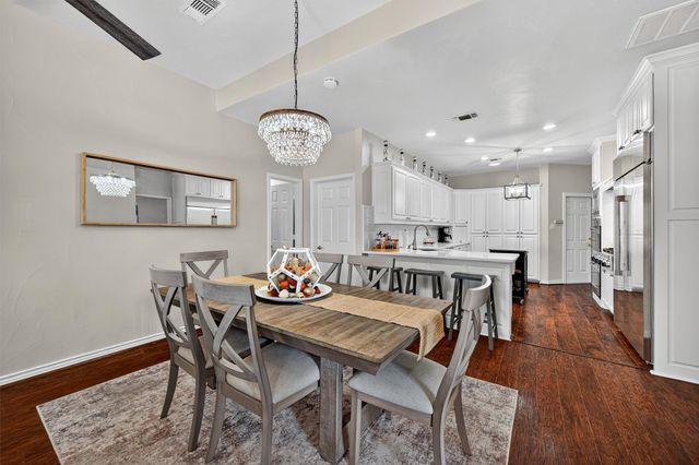 100 Mohawk Cove, Lake Kiowa, TX 76240