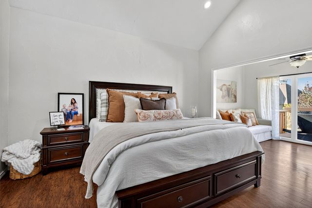 100 Mohawk Cove, Lake Kiowa, TX 76240