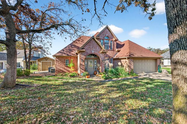 100 Mohawk Cove, Lake Kiowa, TX 76240