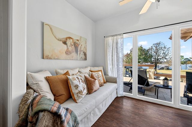 100 Mohawk Cove, Lake Kiowa, TX 76240