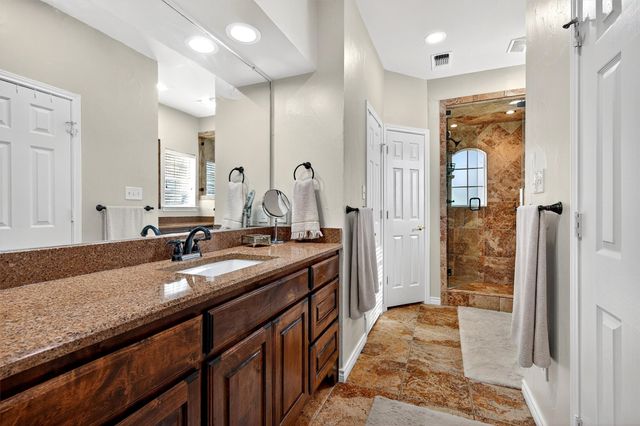 100 Mohawk Cove, Lake Kiowa, TX 76240