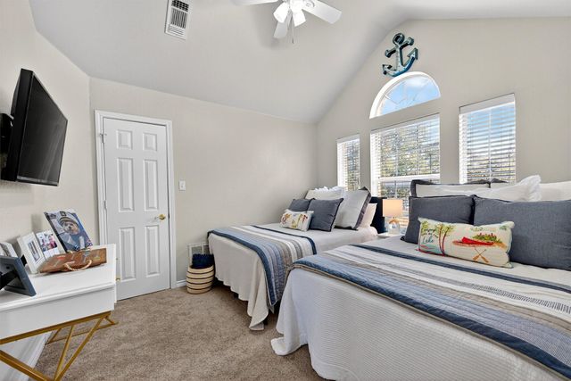 100 Mohawk Cove, Lake Kiowa, TX 76240