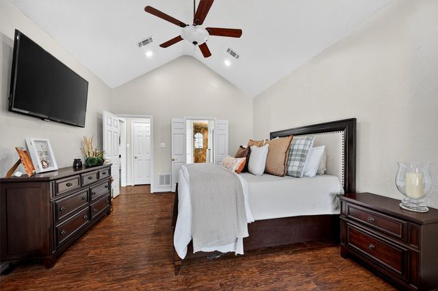 100 Mohawk Cove, Lake Kiowa, TX 76240