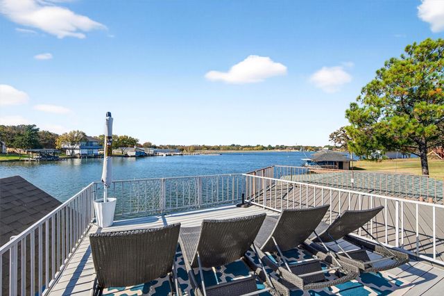 100 Mohawk Cove, Lake Kiowa, TX 76240