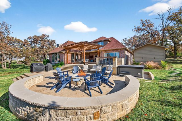 100 Mohawk Cove, Lake Kiowa, TX 76240