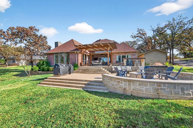 100 Mohawk Cove, Lake Kiowa, TX 76240
