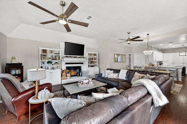 100 Mohawk Cove, Lake Kiowa, TX 76240