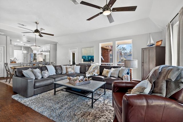 100 Mohawk Cove, Lake Kiowa, TX 76240