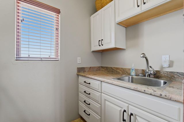 6900 Vatapa Road NE, Rio Rancho, NM 87144