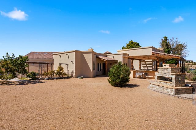 6900 Vatapa Road NE, Rio Rancho, NM 87144