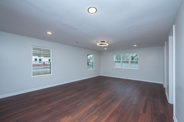 136 Moore Street, Wellford, SC 29385