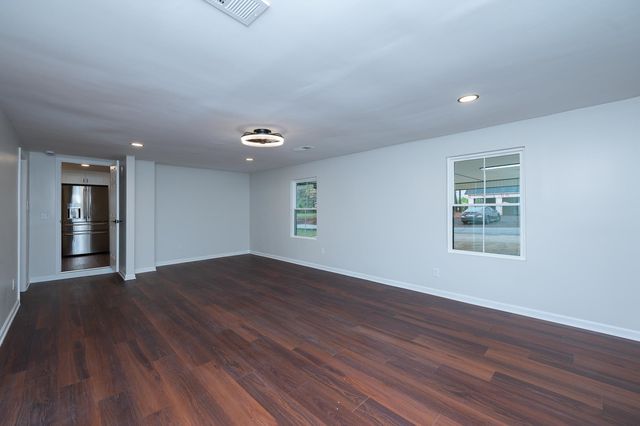 136 Moore Street, Wellford, SC 29385