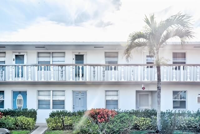 22 Kent B, West Palm Beach, FL 33417