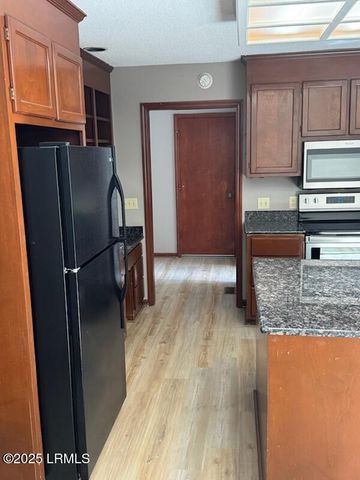 20 Fairway Winds Place, Hilton Head Island, SC 29928