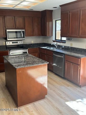 20 Fairway Winds Place, Hilton Head Island, SC 29928