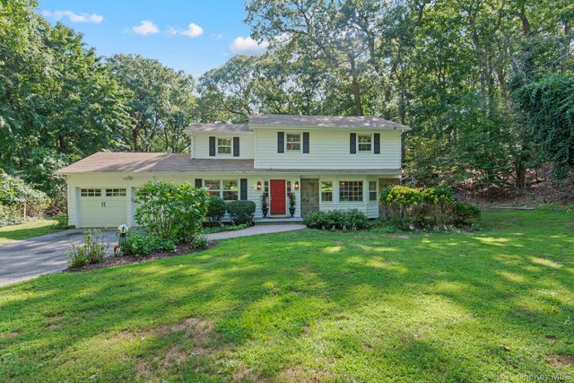 5 Harbor Court, Centerport, NY 11721
