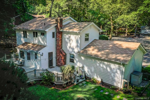 5 Harbor Court, Centerport, NY 11721