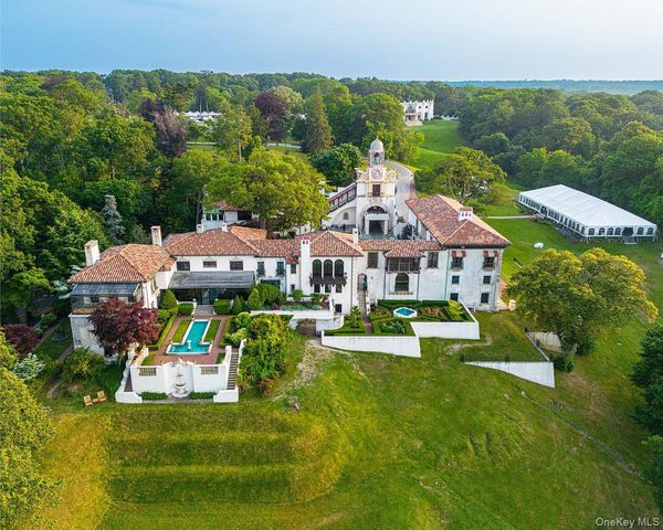 5 Harbor Court, Centerport, NY 11721