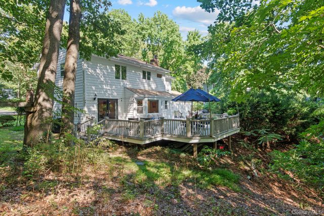 5 Harbor Court, Centerport, NY 11721