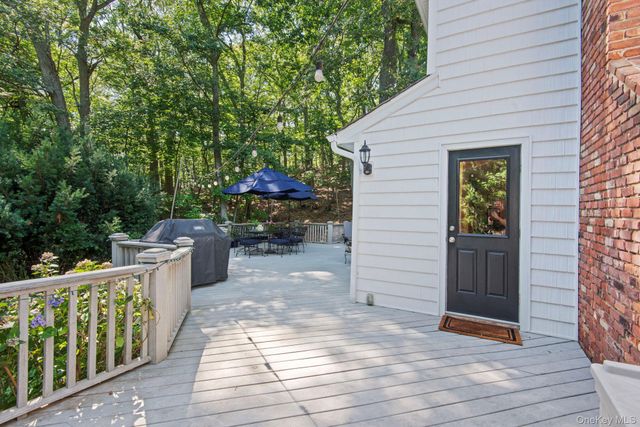 5 Harbor Court, Centerport, NY 11721