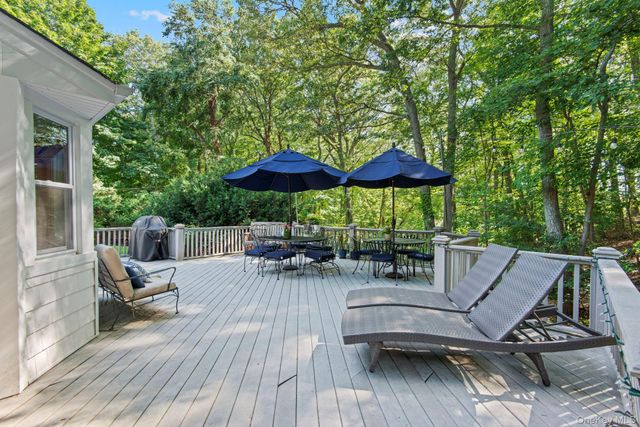 5 Harbor Court, Centerport, NY 11721
