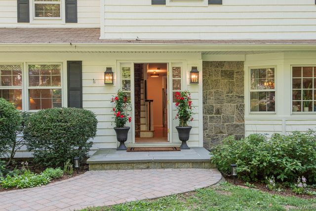 5 Harbor Court, Centerport, NY 11721
