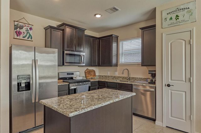 8884 Oval Glass Street, Conroe, TX 77304
