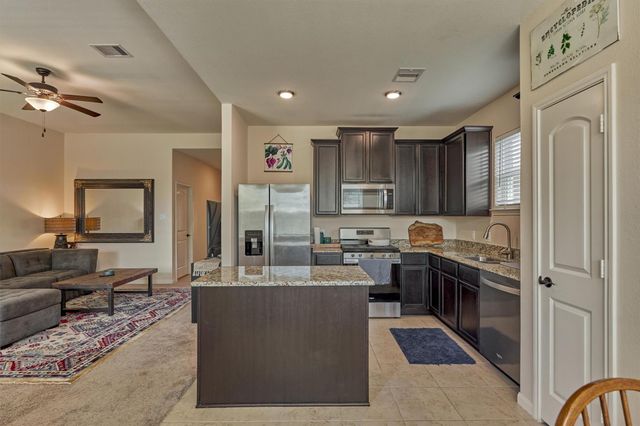 8884 Oval Glass Street, Conroe, TX 77304