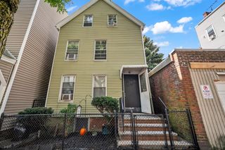 125 Putnam St, Boston, MA 02128