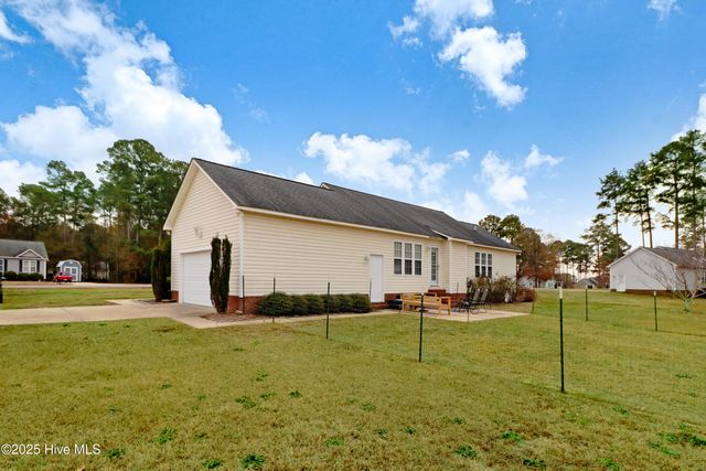 200 Grace'S Farm Road, La Grange, NC 28551