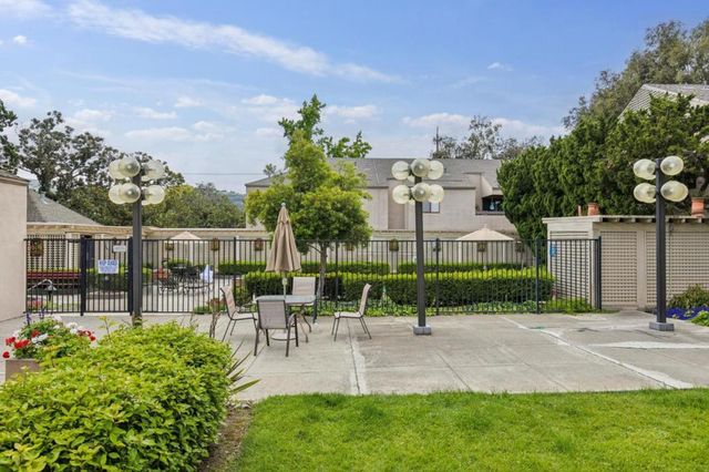 443 Alberto Way B218, Los Gatos, CA 95032