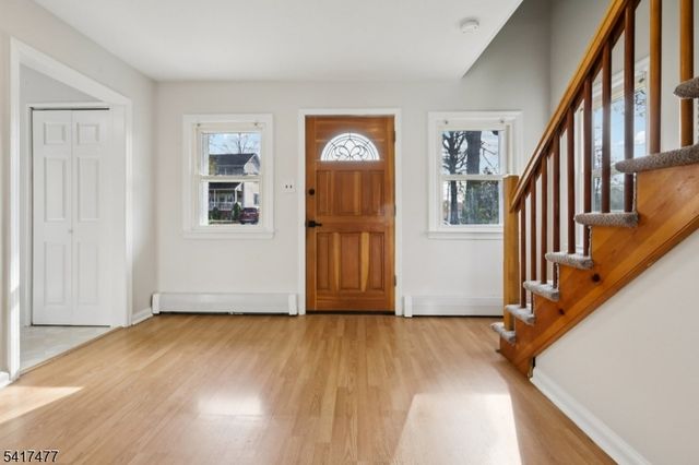 5 Reaville Ct, Parsippany-troy Hills Twp., NJ 07054