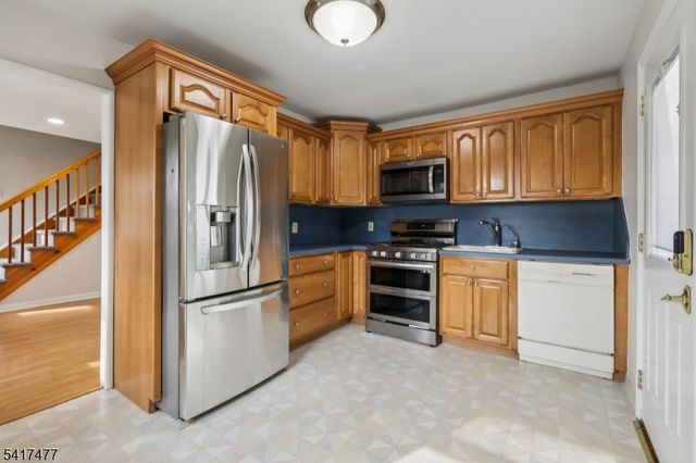 5 Reaville Ct, Parsippany-troy Hills Twp., NJ 07054